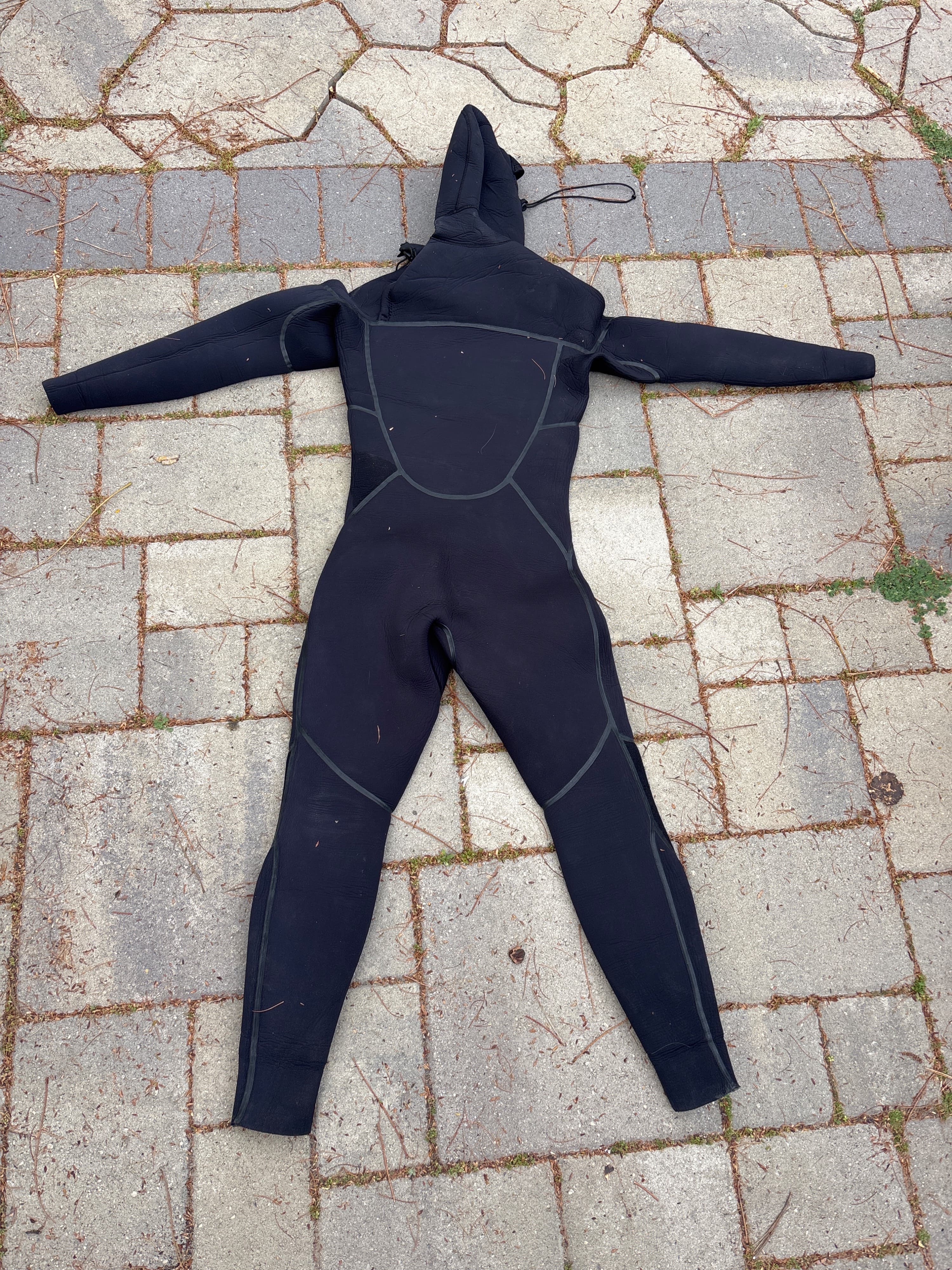 Need Essentials 6/4/3 Hooded Wetsuit