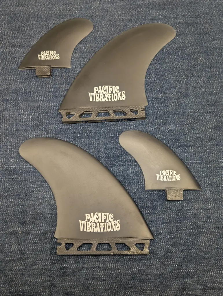 PACIFIC VIBRATIONS Twinzer Surfboard Fins FCS / Futures - Image 1
