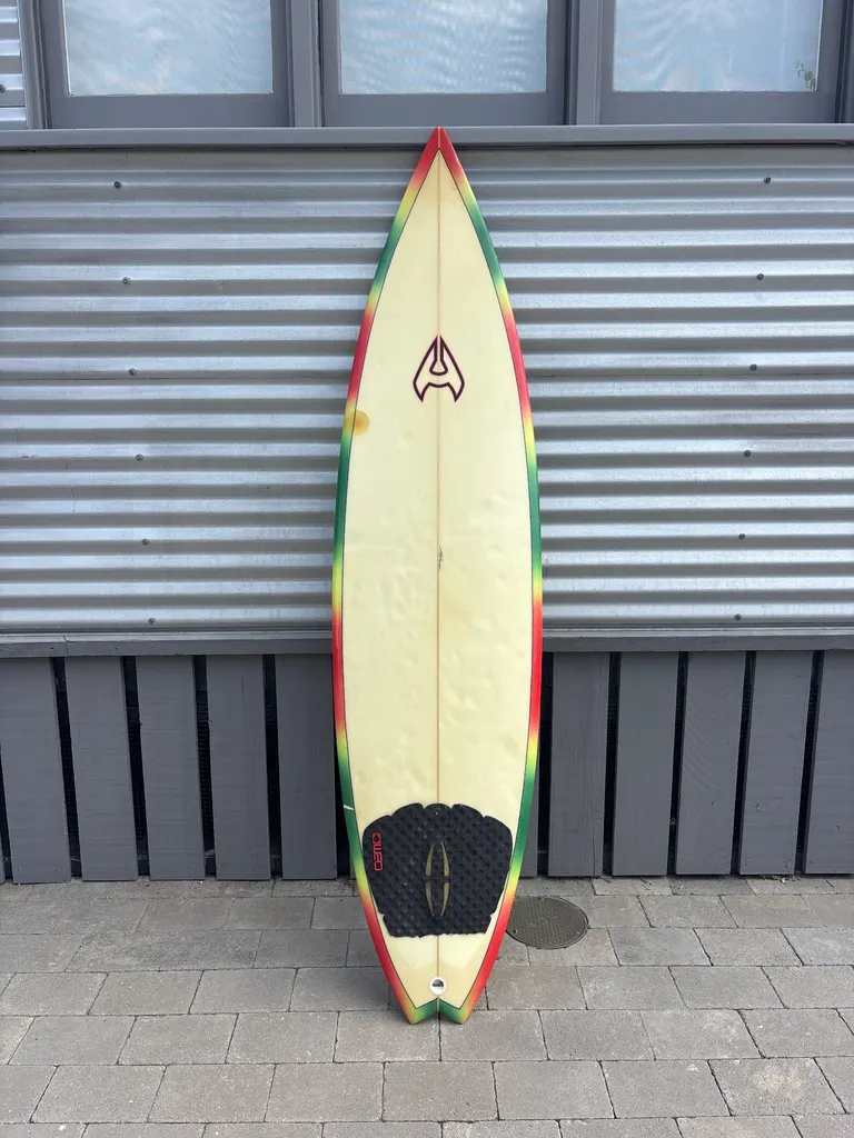 Great Beginner Shortboard - Image 1