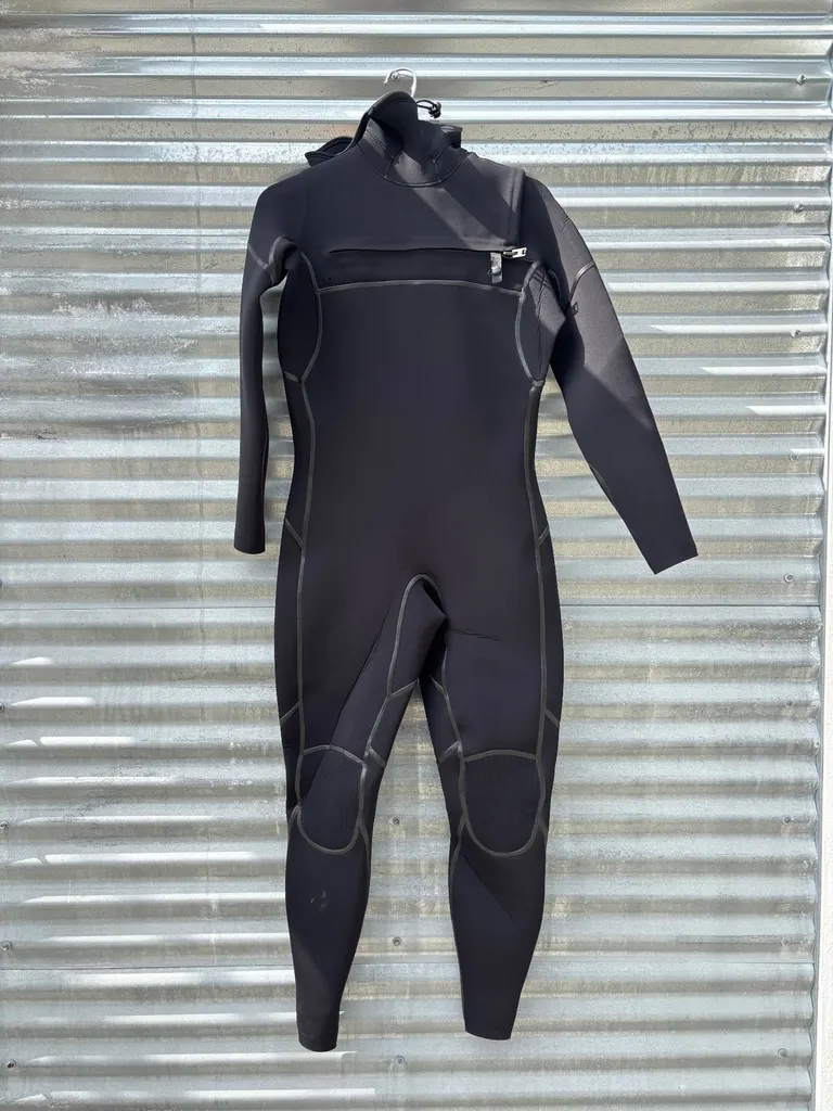 4/3 Hooded Wetsuit Colby Plus Brand New - Image 1
