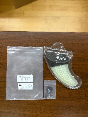 ELUDE Medium Fiberglass Hexcore FCS Thruster Fins - Thumbnail 4