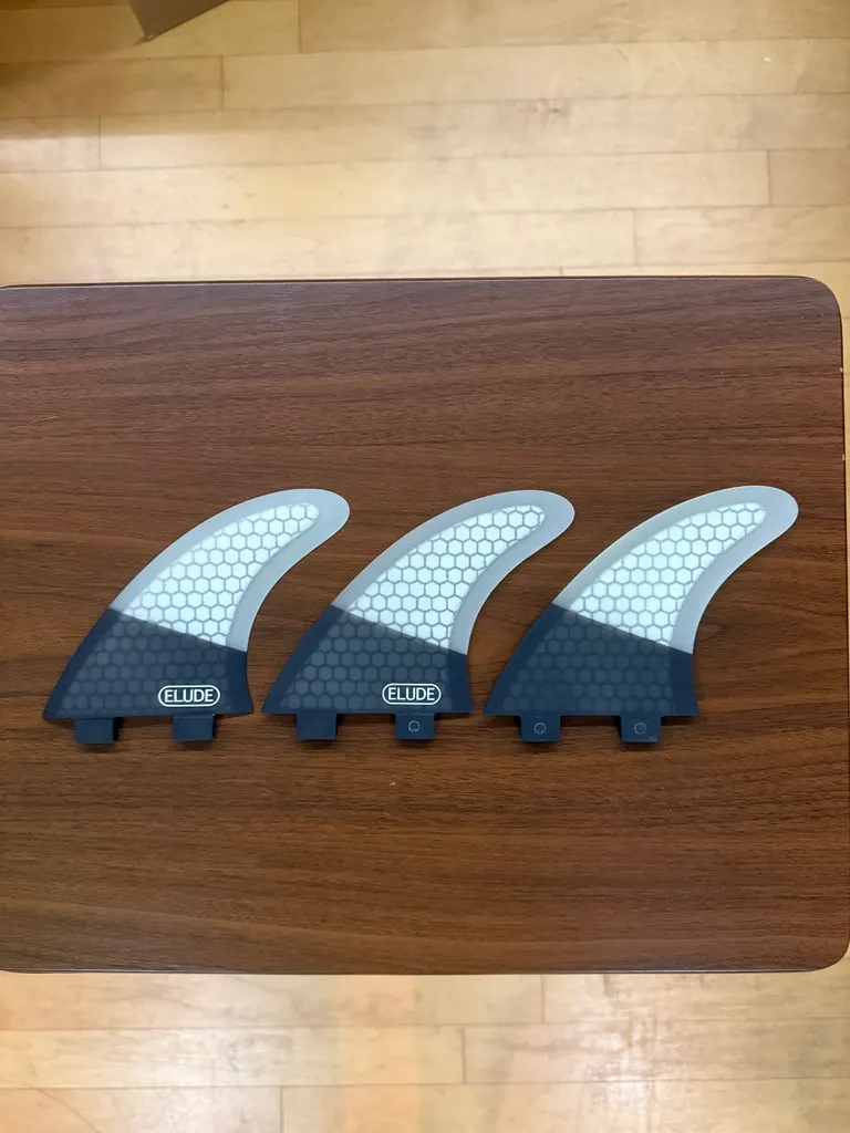 ELUDE Large Fiberglass Hexcore FCS Thruster Fins - Image 1